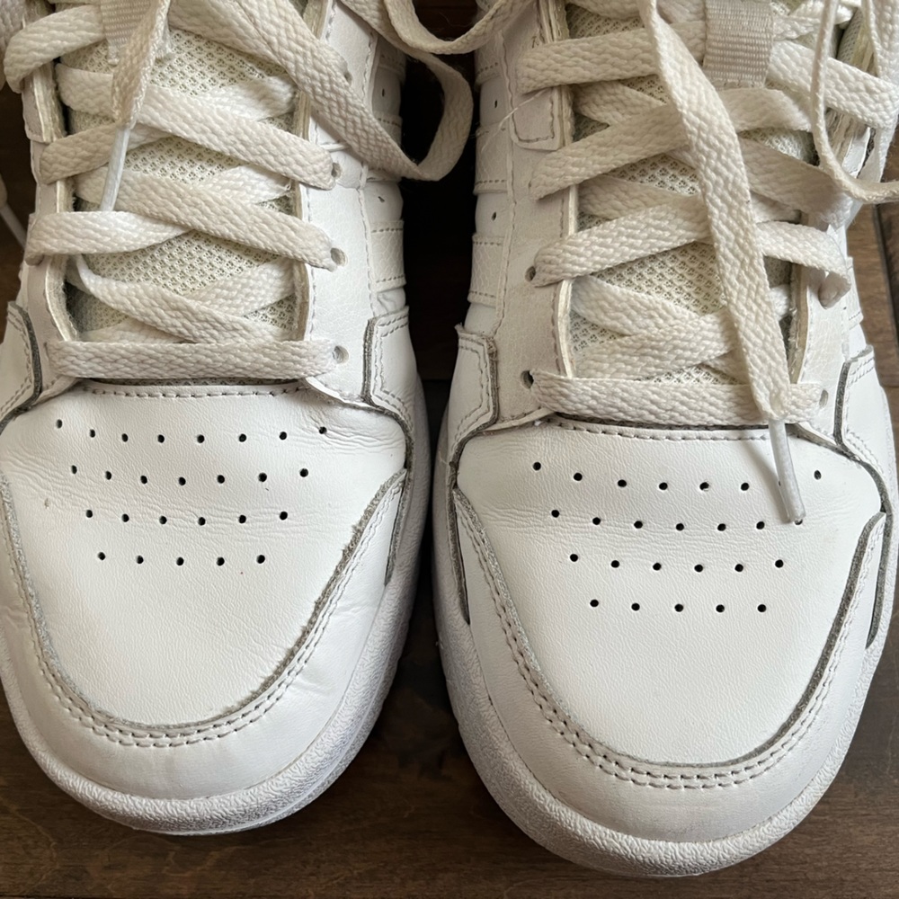 Women’s Adidas Basketball Shoes, White, Size 9